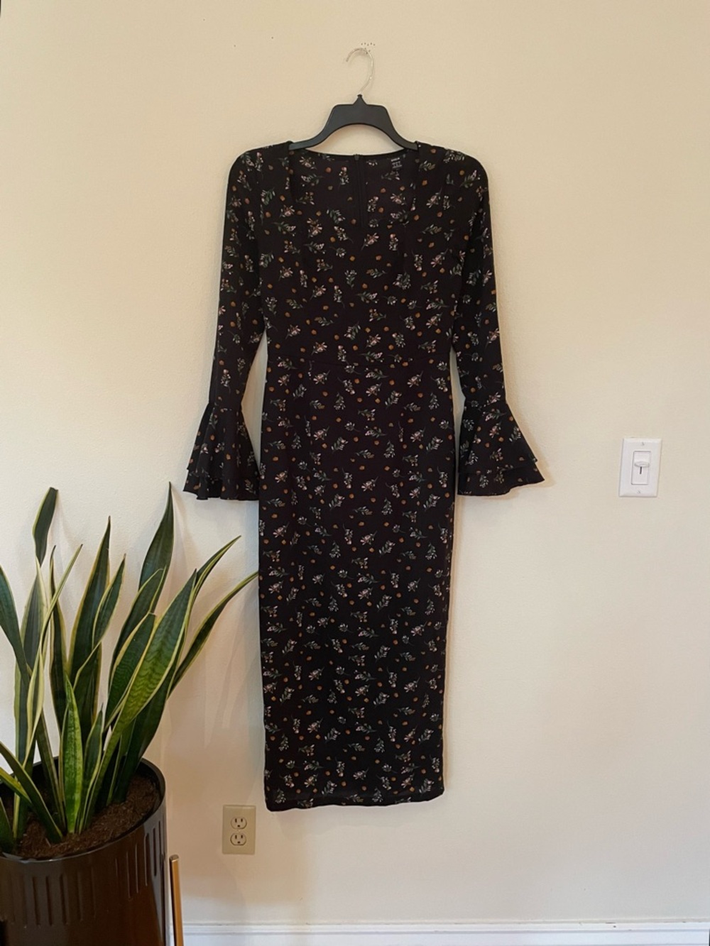 🌷 SHEIN Black Floral Long Sleeve Dress with Fluted Cuffs #64